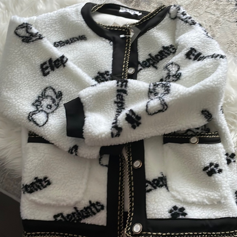 Nice warm jacket. Faux fur. Warm and fashionable looking